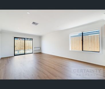 28 Goshawk Road, Sunbury, Vic 3429 - Photo 4