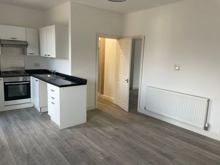 2 bedroom apartment to let - Photo 3