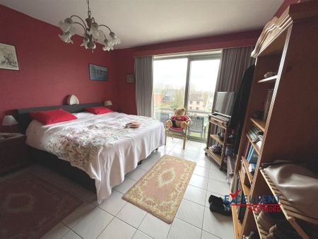 Zeer ruim 2-slaapkamer appartement te huur op de markt van Deinze! - Foto 3