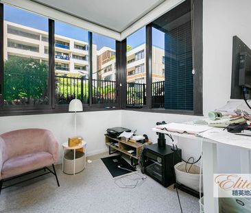 Rosebery 2 Bed & Study 2 bath w/front & back yard, Carspace Lease. - Photo 1