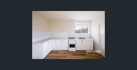Spacious & Fully Renovated 2 Bedroom Unit in Prime Location! - Photo 4
