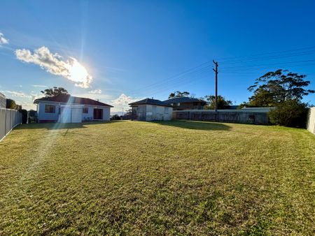 Tidy 3 Bedroom 1 Bathroom Cottage - Polished Floorboards - Great Yard Space - Photo 3