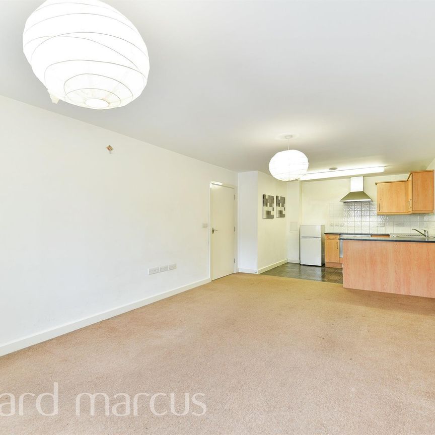 Park Lodge Avenue, West Drayton - Photo 1