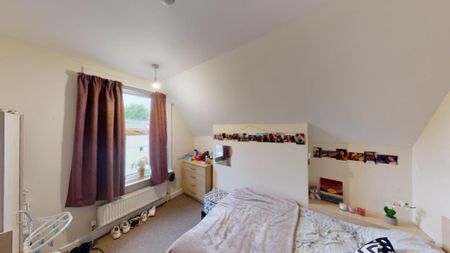 3 bedroom ground floor flat to rent - Photo 2