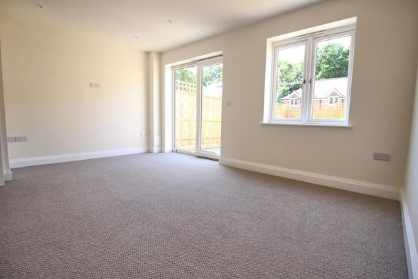 3 bedroom semi-detached house to rent - Photo 1