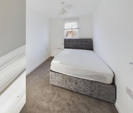 6 bedroom house to rent - Photo 2