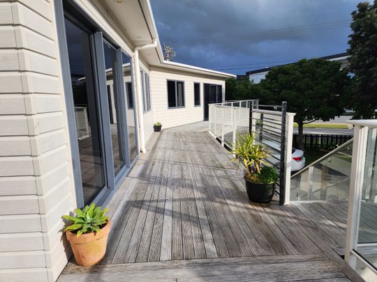 Two separate units for rent in one property - UPSTAIRS - Papamoa - Photo 1