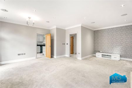 6 bedroom detached house to rent - Photo 2