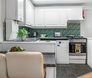 1 bedroom flat to rent - Photo 2