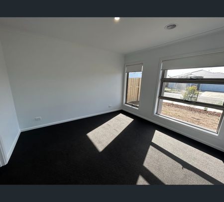 32 Taylor's Cct, Charlemont, Vic 3217 - Photo 4