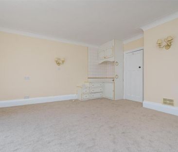 6 bedroom detached house to rent - Photo 2
