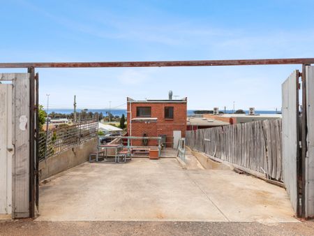 Thinking of selling? Contact our agent - Photo 2