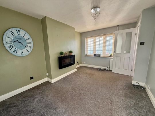 4 bedroom semi-detached house to rent - Photo 1