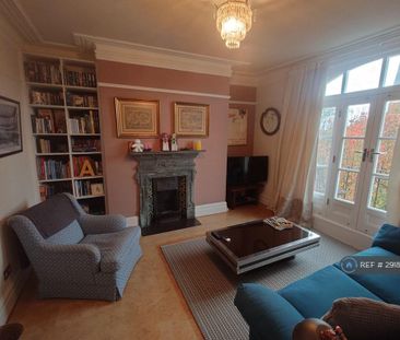 2 bedroom flat to rent - Photo 2