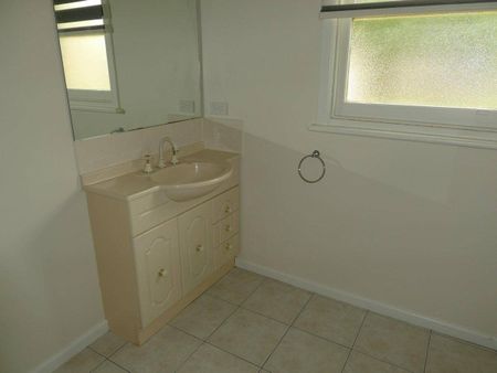 CHARMING 3-BEDROOM HOME – PERFECT FOR FAMILIES! - Photo 3