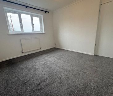 St Andrews Green - Photo 2