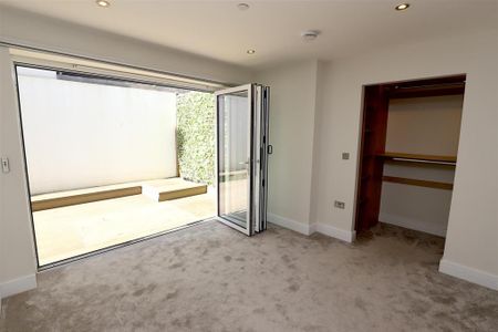 4 bedroom terraced house to rent - Photo 4