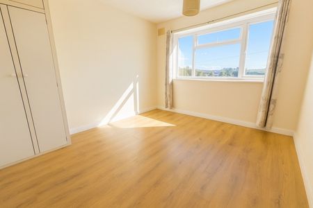 2 Bed Flat, Summit Way, SO18 - Photo 2