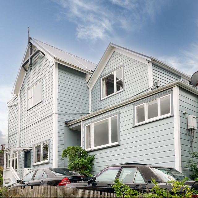 Large 3-Bedroom Apartment in Austin st - Photo 1