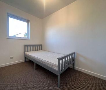 4 bedroom semi-detached house to rent - Photo 6