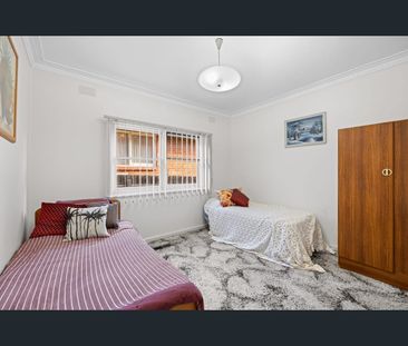 4 Twyford Street, Box Hill North, Vic 3129 - Photo 4