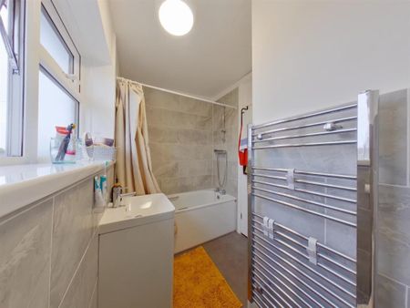 Gregson Avenue Bridgemary Gosport, Hampshire PO13 0UR - Photo 4