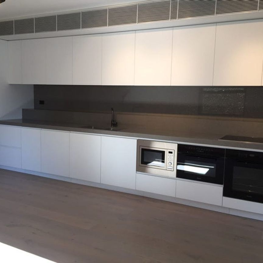 MODERN, QUALITY 2 BEDROOM, 2 BATHROOM, 2 PARKING SECURITY APARTMENT - Photo 1