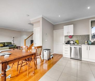 2/5 Daley Street, GLENROY - Photo 3