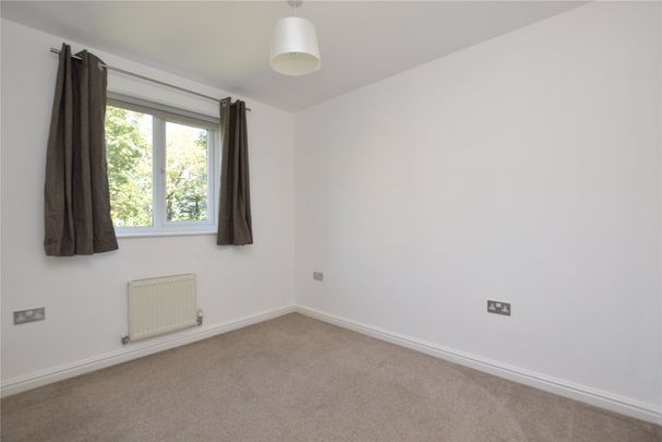 30, Castle Lodge Gardens, Rothwell, Leeds, West Yorkshire, LS26 0ZL - Photo 1