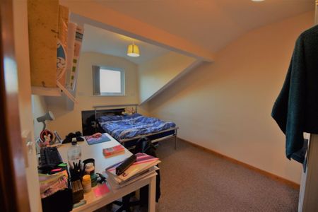 2 bedroom Flat in 1 Low Close Street, Leeds - Photo 3