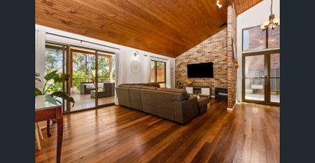 Coastal Charm Meets Leafy Serenity - Photo 4