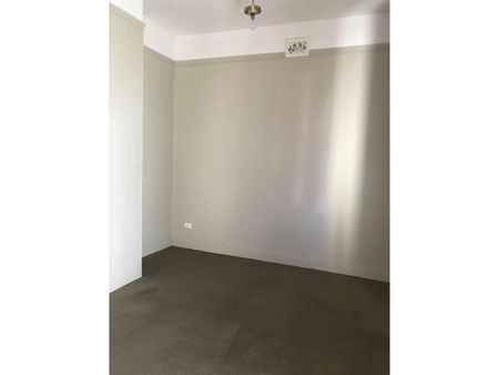 Neat & Tidy 2-3 Bedroom Home - Photo 3