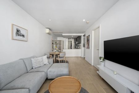 Stylish Apartment on the Edge of Thornbury - Photo 2