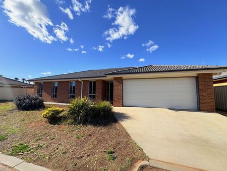 Spacious, Stylish & Move-In Ready – 4-Bedroom Family Home! - Photo 2