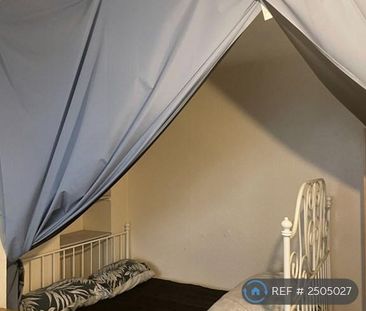1 bedroom in a flat share to rent - Photo 3
