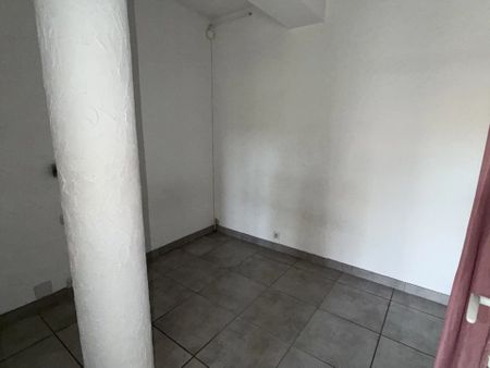 Location Appartement 1 pièces 33 m2 à Salon-de-Provence - Photo 5