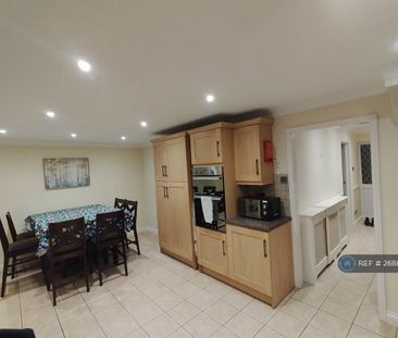 1 bedroom in a house share to rent - Photo 2