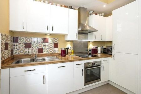Chichester 2 bedroom flat to rent - Photo 3