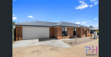 Neat Home In Ascot! - Photo 3