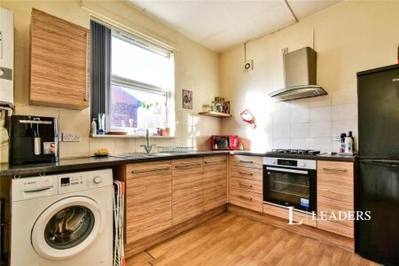 2 bedroom flat to rent - Photo 5