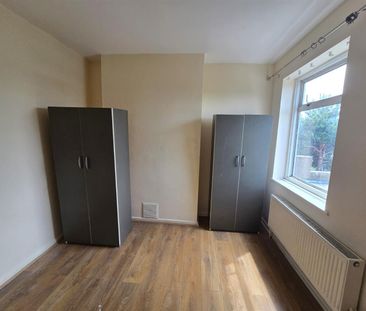 Ordnance Road, Enfield EN3, London - Photo 4