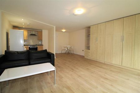 Studio to rent - Photo 3