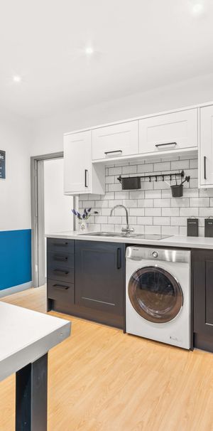 The Blue & Green Property Room 6 - Photo 1