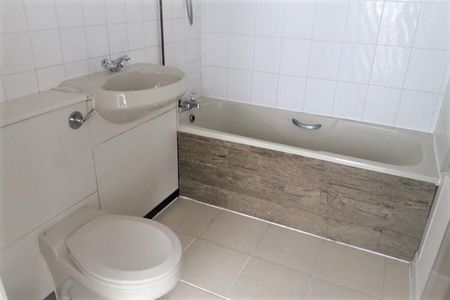 Romana Court, Sidney Road, Staines-Upon-Thames,TW18 - Photo 5