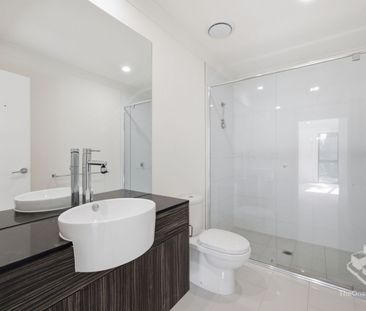 Opposite Park - 3 Bedrooms + Study - Photo 6