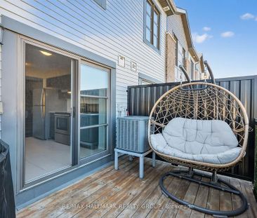 Lovely stacked 2 bedroom, 1.5 bathroom condo - Photo 6