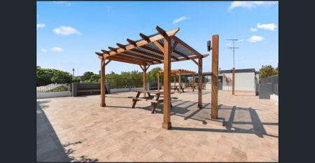 Sunny and quiet top floor studio apartment for lease in GLEBE - Photo 2