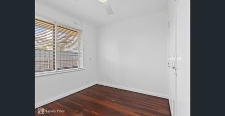 Located in Sought After Suburb - Neat & Tidy Family Home - Photo 4