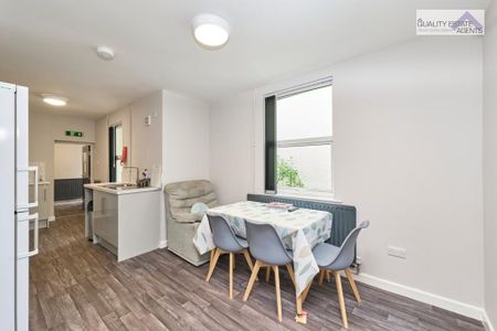 1 bedroom in a house share to rent - Photo 5