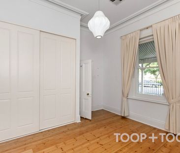 REFINED HERITAGE LIVING IN PRESTIGIOUS WALKERVILLE - Photo 4